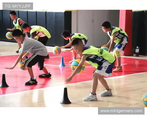 以羽毛球专项体能训练为核心的系统提升与实战应用综合策略与方法探索